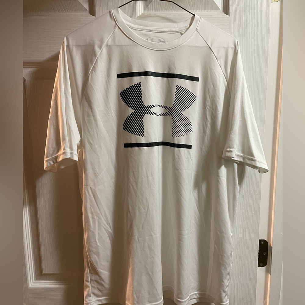 Under Armour men’s large t-Shirt